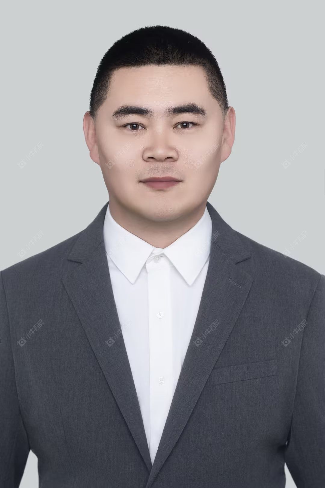 二手经纪人伦锦涛