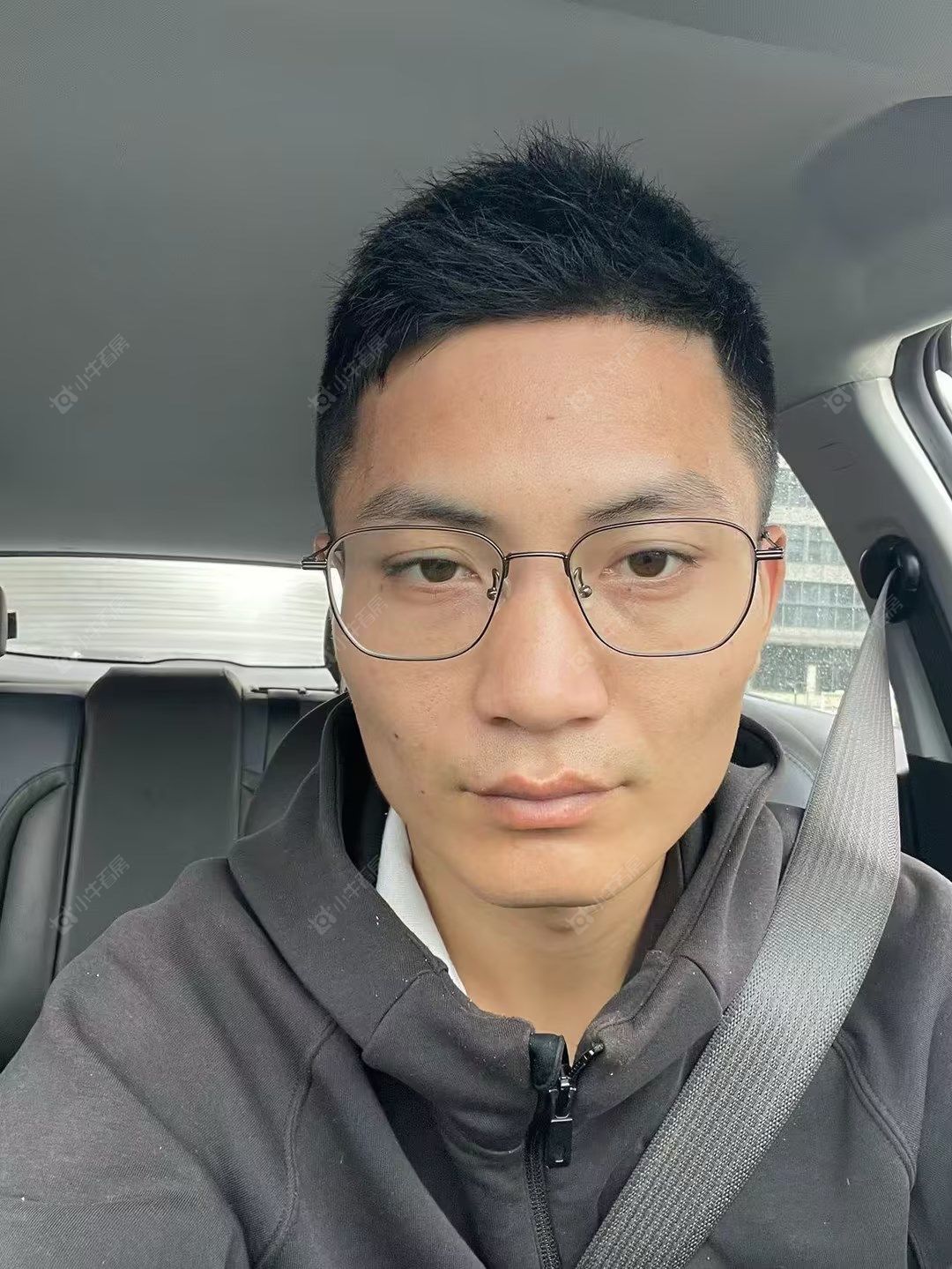 租房经纪人余洁