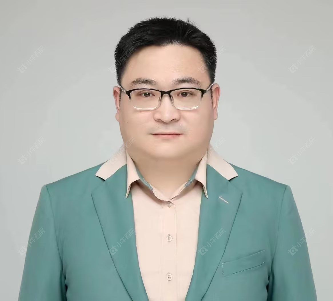 楼盘经纪人张亚东