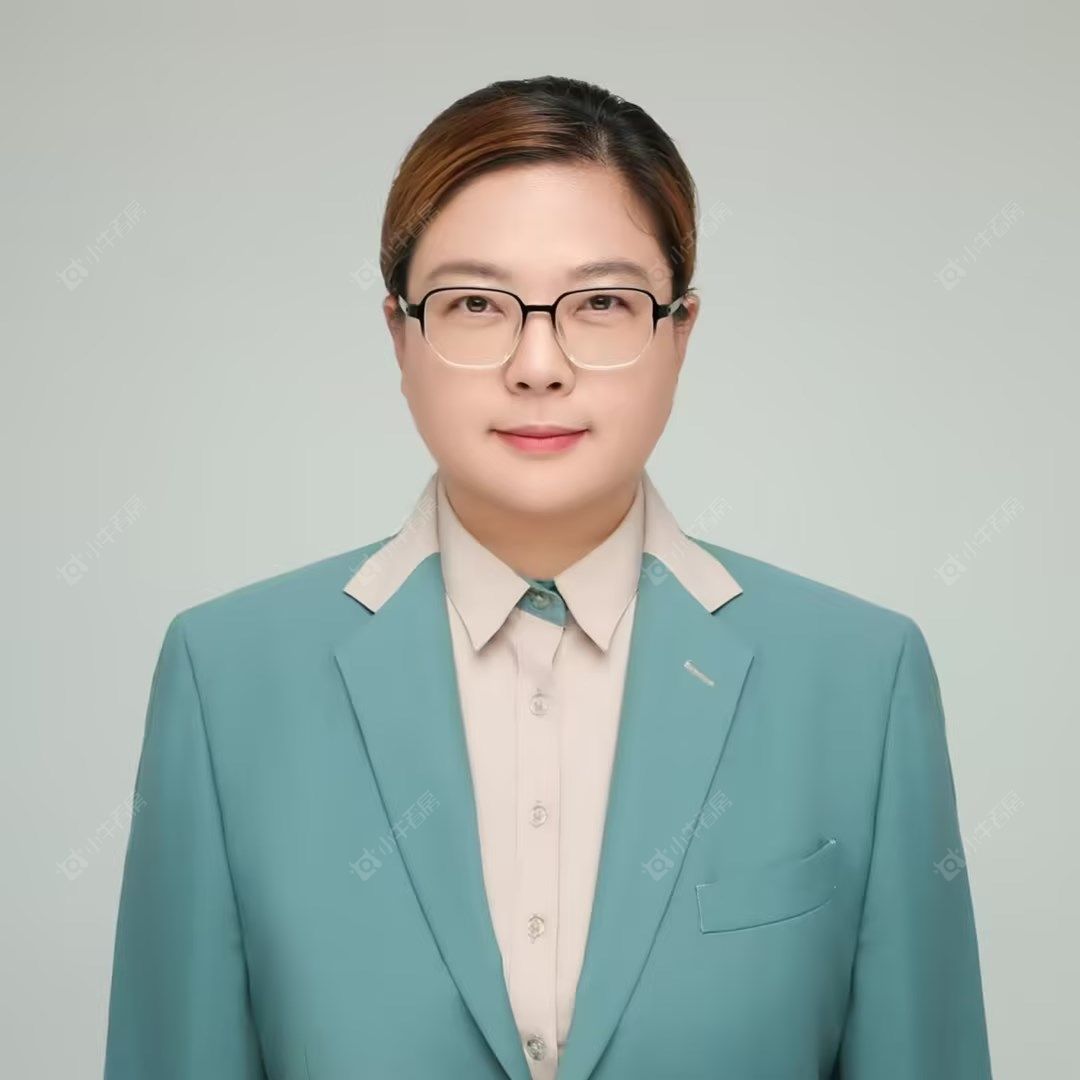 楼盘经纪人何雅丽